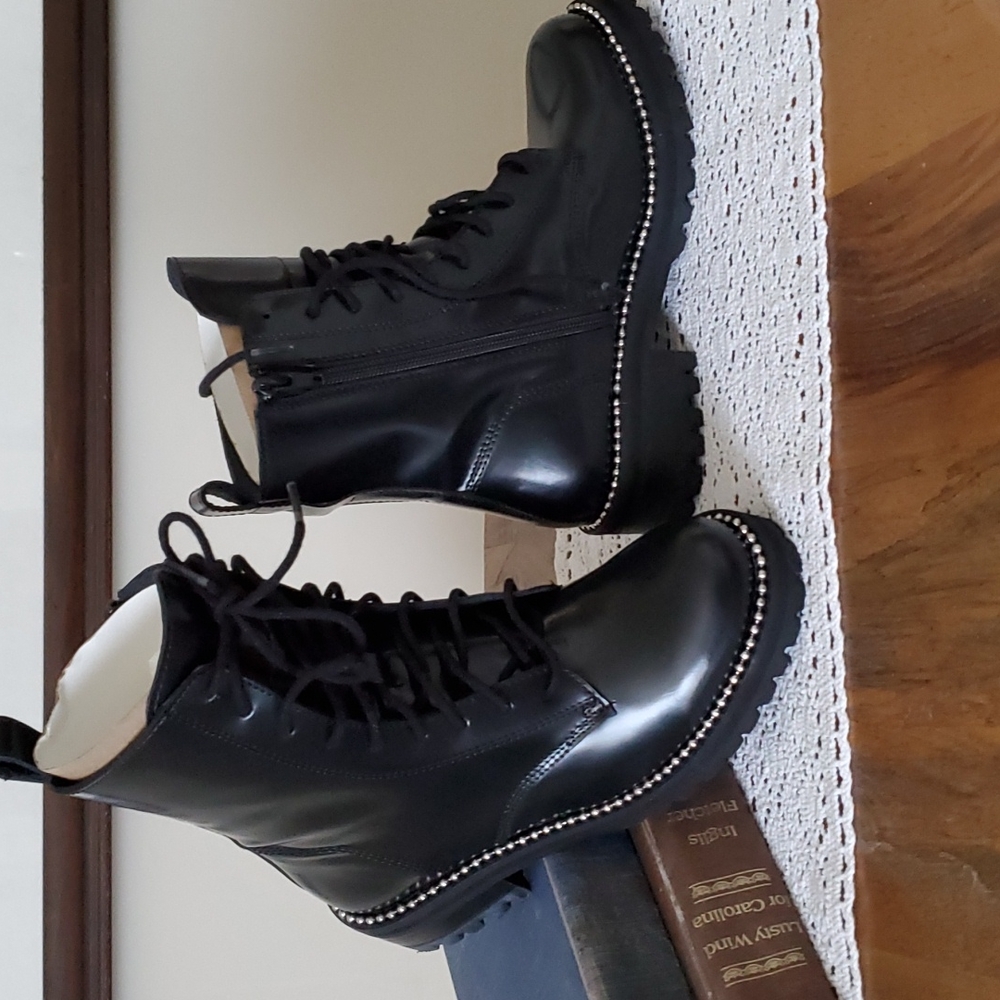 Steve Madden combat boots size 6